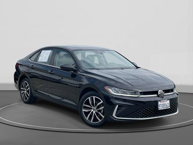 Used 2025 Volkswagen Jetta SE FWD image 1