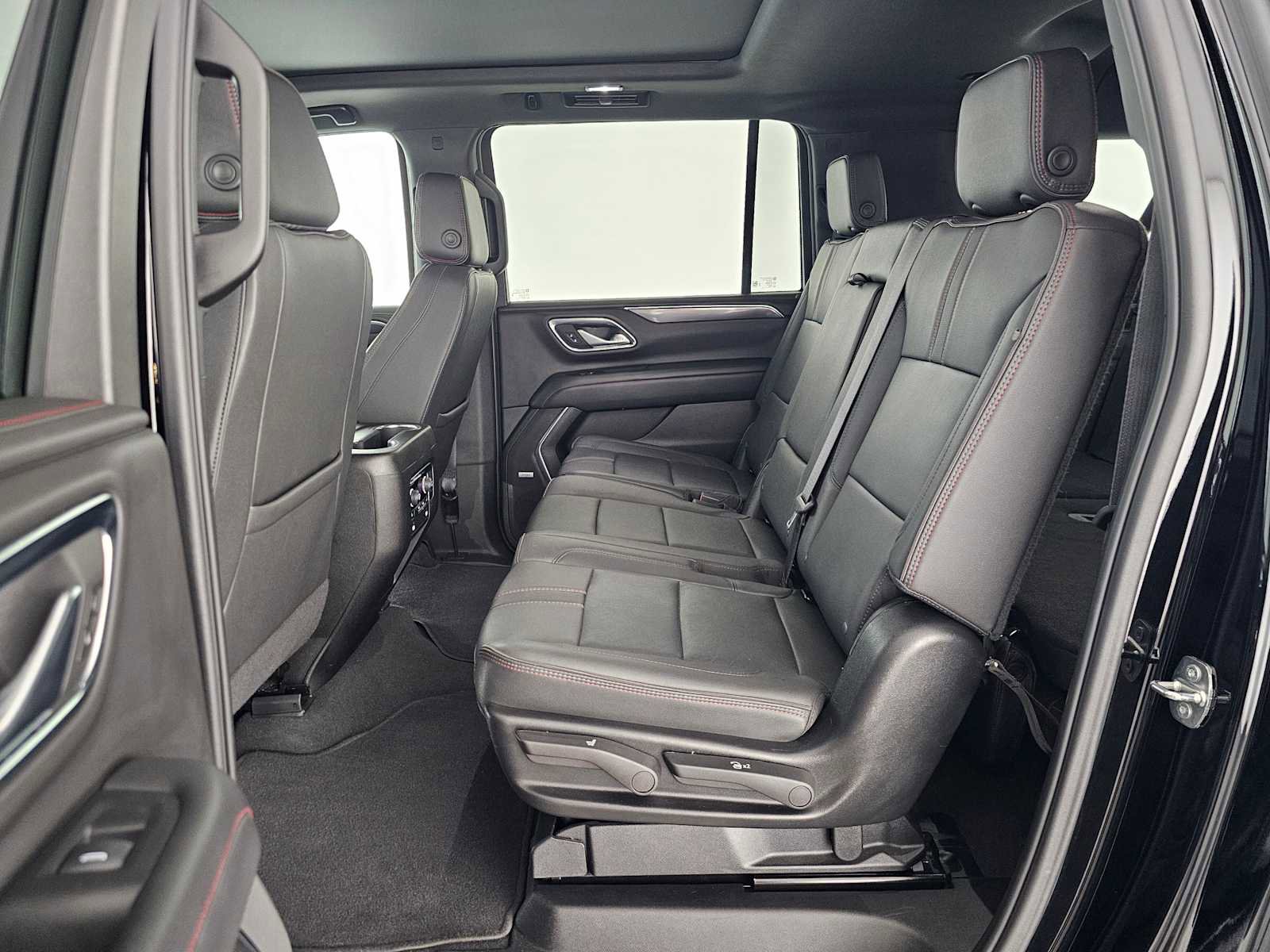 Used 2024 Chevrolet Suburban RST w/ Luxury Package image 18