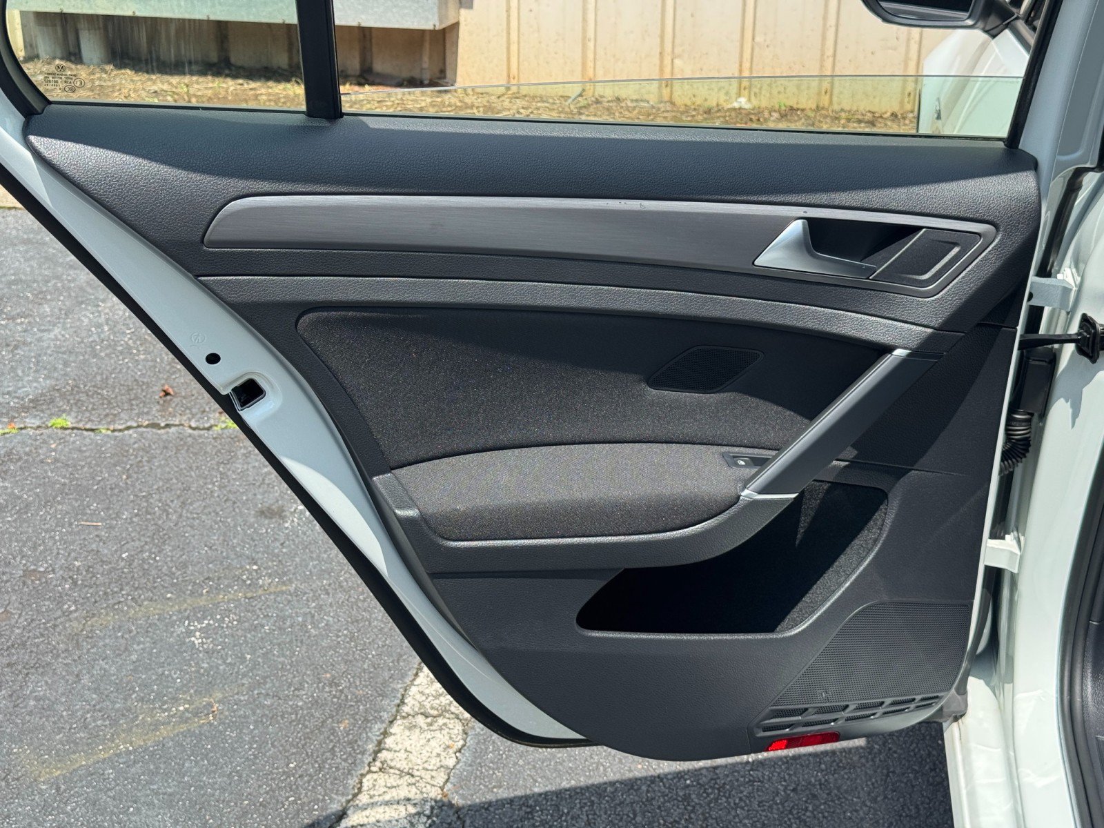 Used 2019 Volkswagen e-Golf SE w/ Driver Assistance Package FWD image 37
