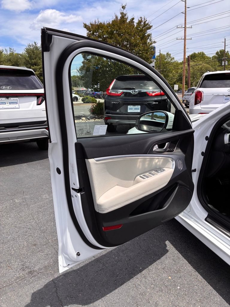 Used 2025 Genesis G70 3.3T Advanced AWD/4WD image 43