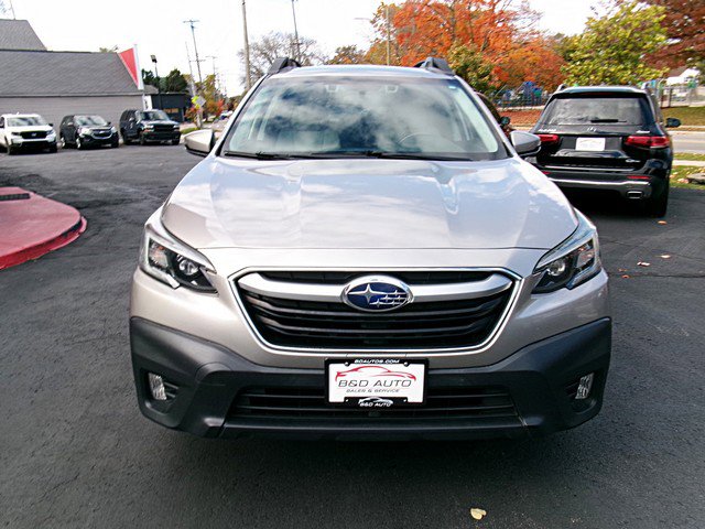 Used 2020 Subaru Outback Premium image 2