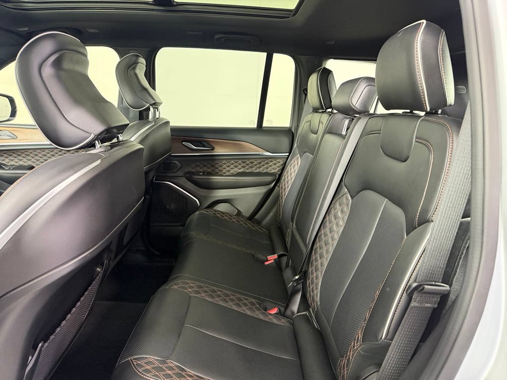 Certified 2025 Jeep Grand Cherokee Summit w/ Obsidian Package AWD/4WD image 17