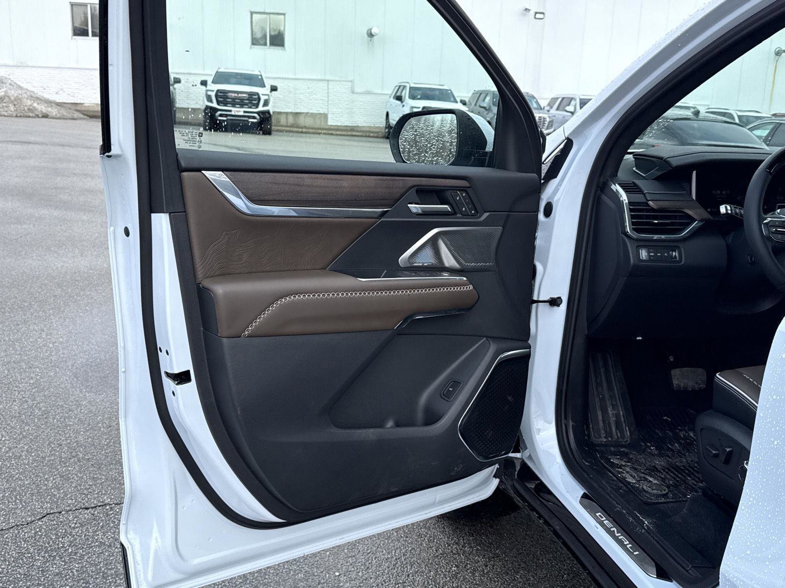 New 2026 GMC Acadia Denali Ultimate w/ LPO, All-Weather Package image 16