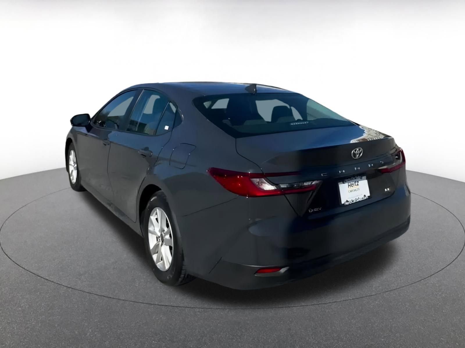 Used 2025 Toyota Camry LE image 11