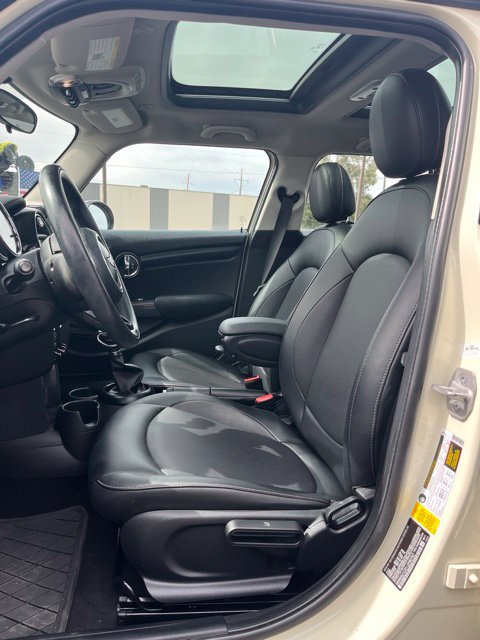 Used 2018 MINI Cooper 4-Door Hardtop FWD image 26