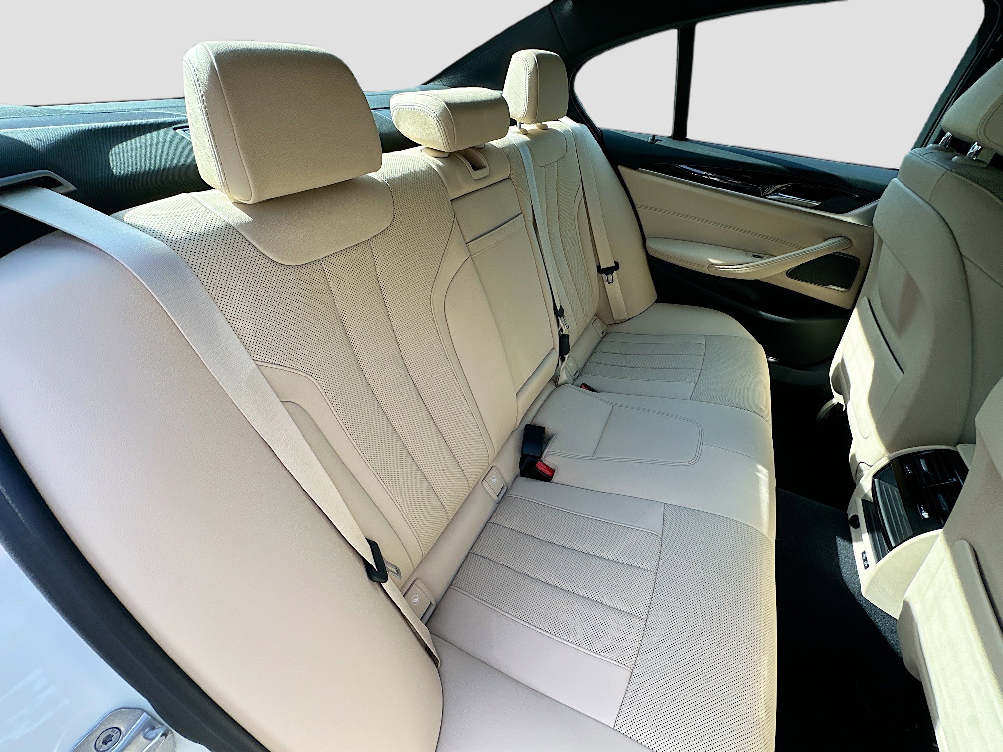 Certified 2023 BMW 530i w/ Premium Package image 30