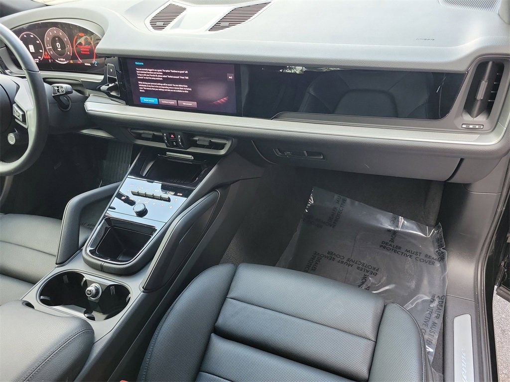 Certified 2025 Porsche Cayenne image 19