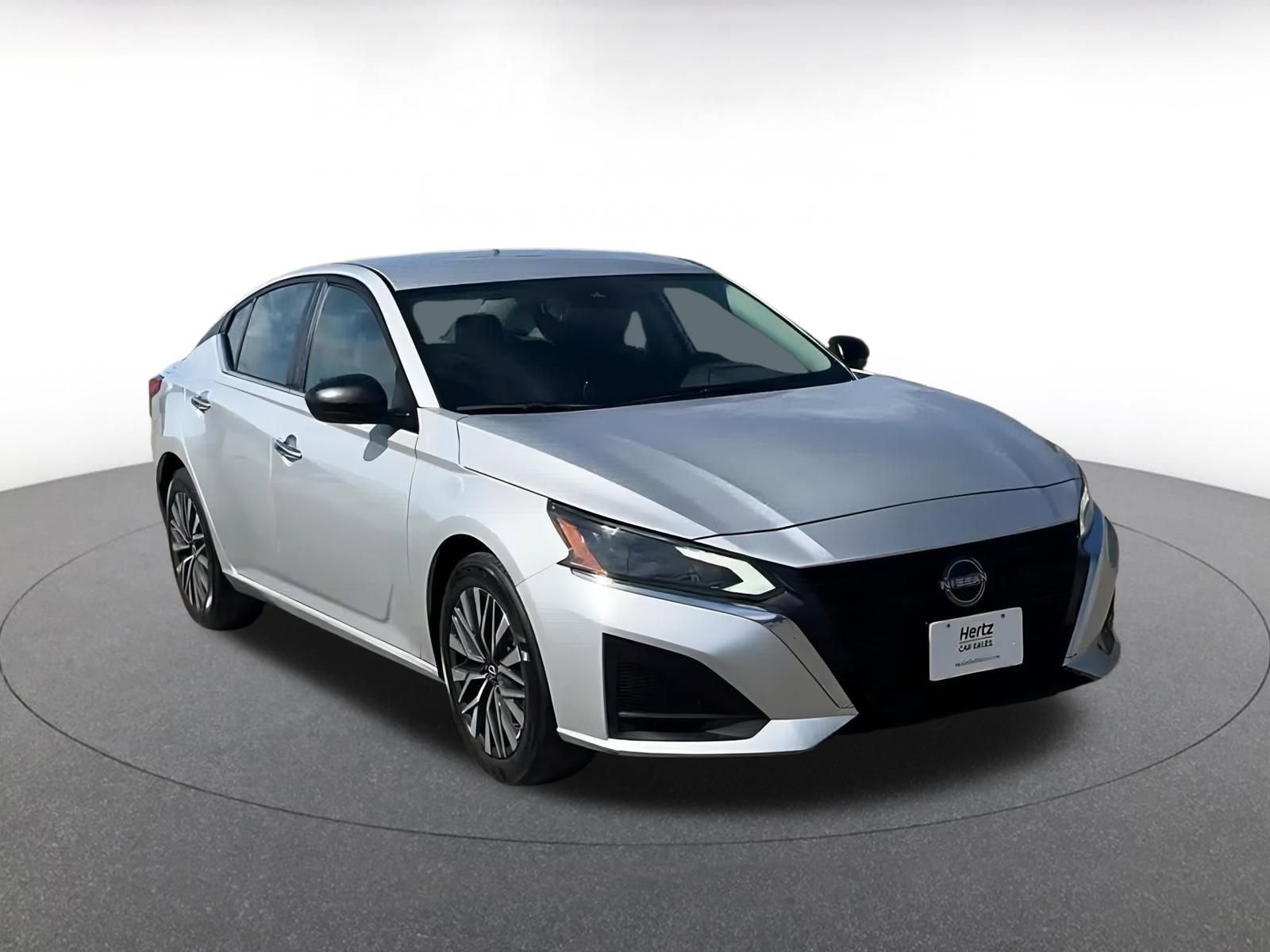 Used 2024 Nissan Altima 2.5 SV image 3