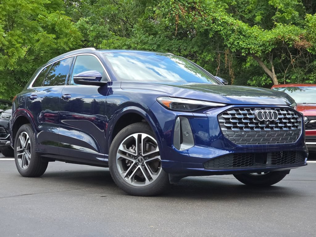 Certified 2025 Audi Q5 Premium w/ Convenience Package AWD/4WD image 10