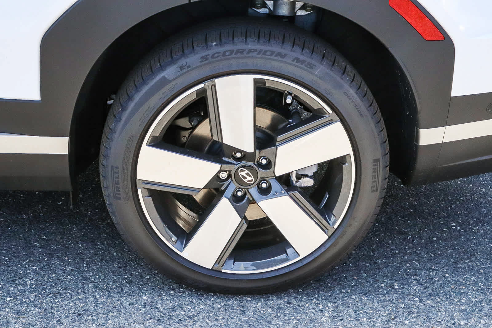 New 2026 Hyundai Santa Fe Limited FWD image 13