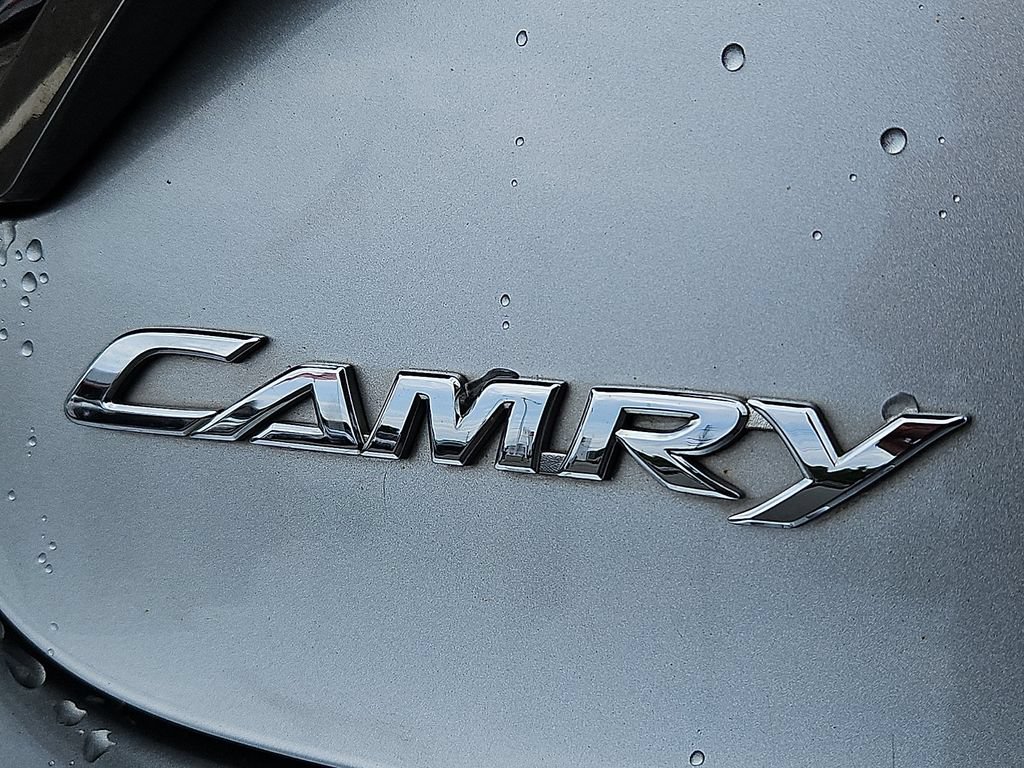 Used 2017 Toyota Camry SE w/ Moonroof Package FWD image 31
