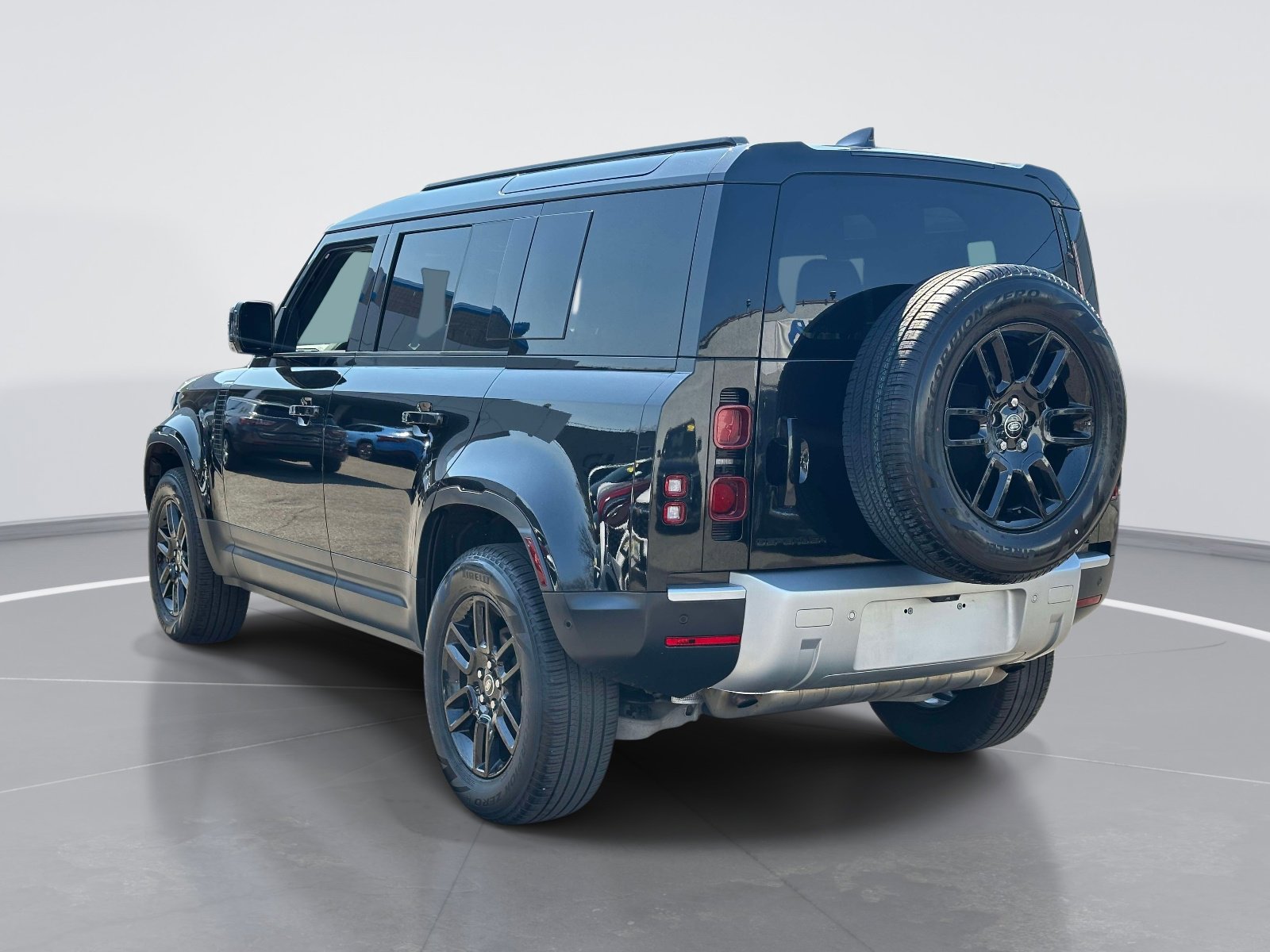 Used 2025 Land Rover Defender 110 S AWD/4WD image 7