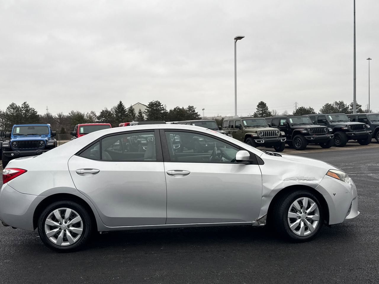 Used 2016 Toyota Corolla LE image 2