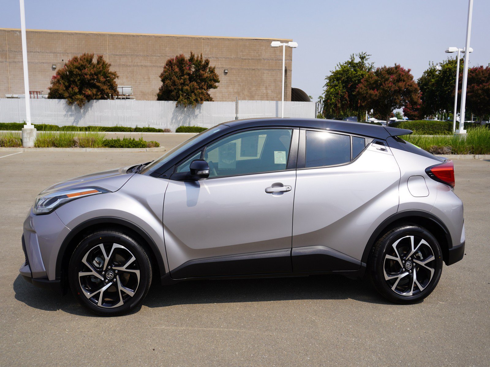 Used 2020 Toyota C-HR XLE FWD image 6