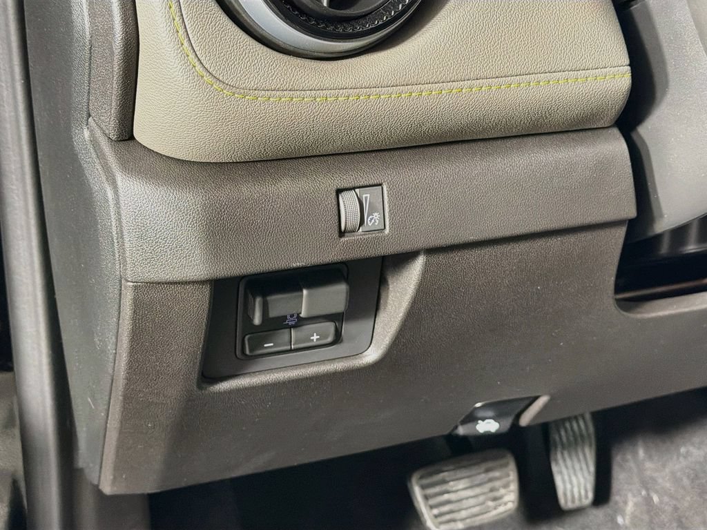 New 2026 Chevrolet Colorado ZR2 w/ Technology Package AWD/4WD image 10