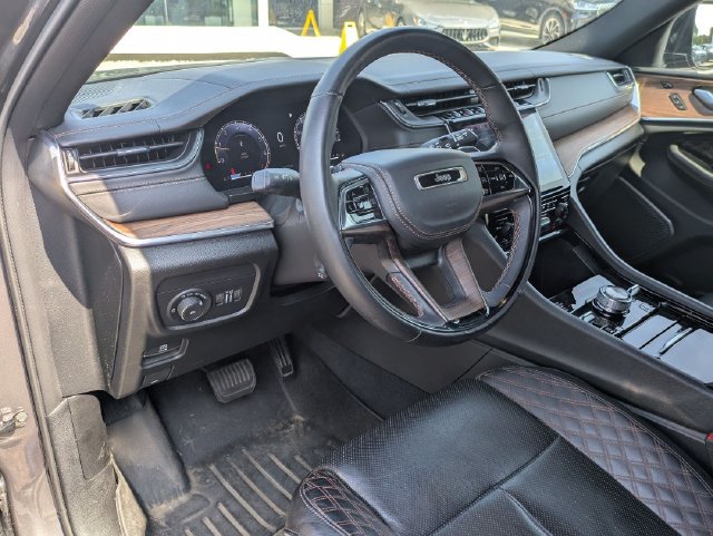 Used 2023 Jeep Grand Cherokee L Summit AWD/4WD image 12