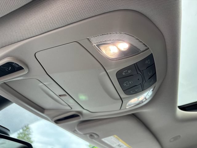 Used 2024 Chrysler Pacifica Limited w/ Trailer Tow Group FWD image 28