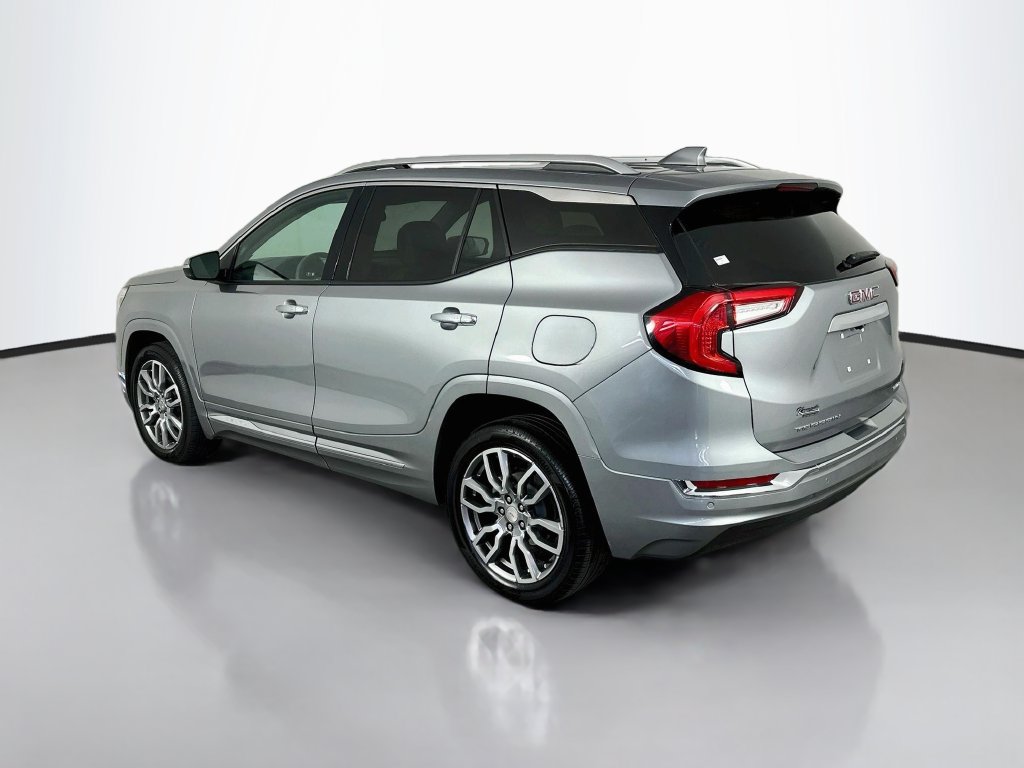 Used 2024 GMC Terrain Denali w/ Denali Premium Package AWD/4WD image 5
