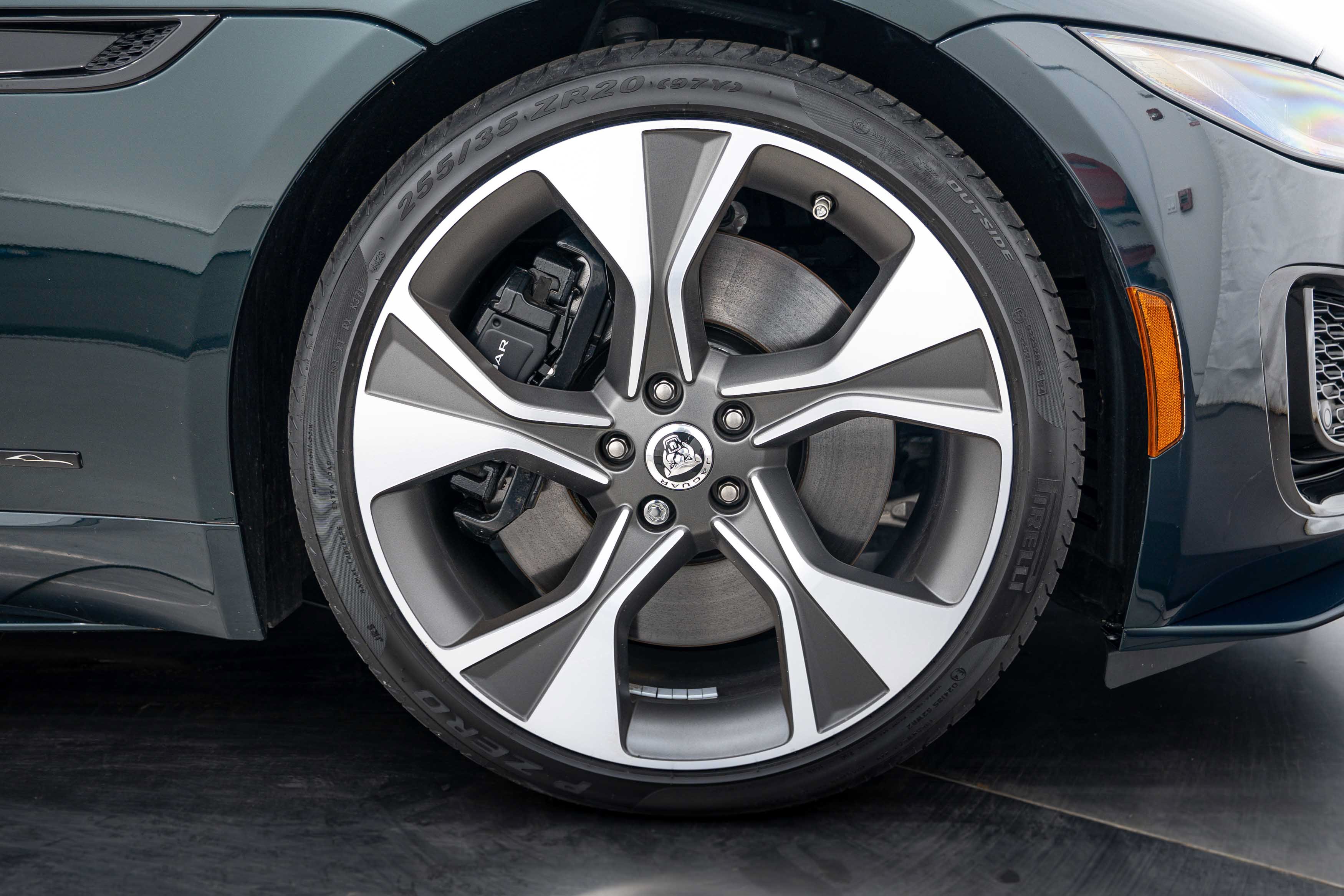 Used 2024 Jaguar F-TYPE Convertible AWD image 11