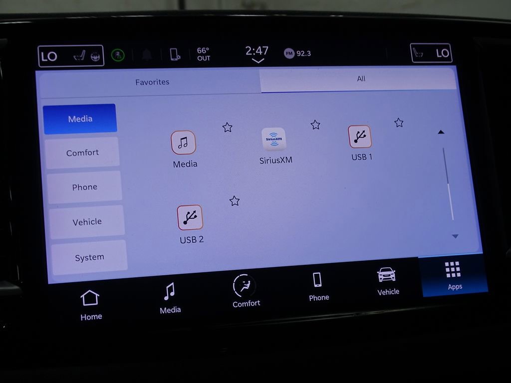 Used 2024 Chrysler Pacifica Touring-L image 39