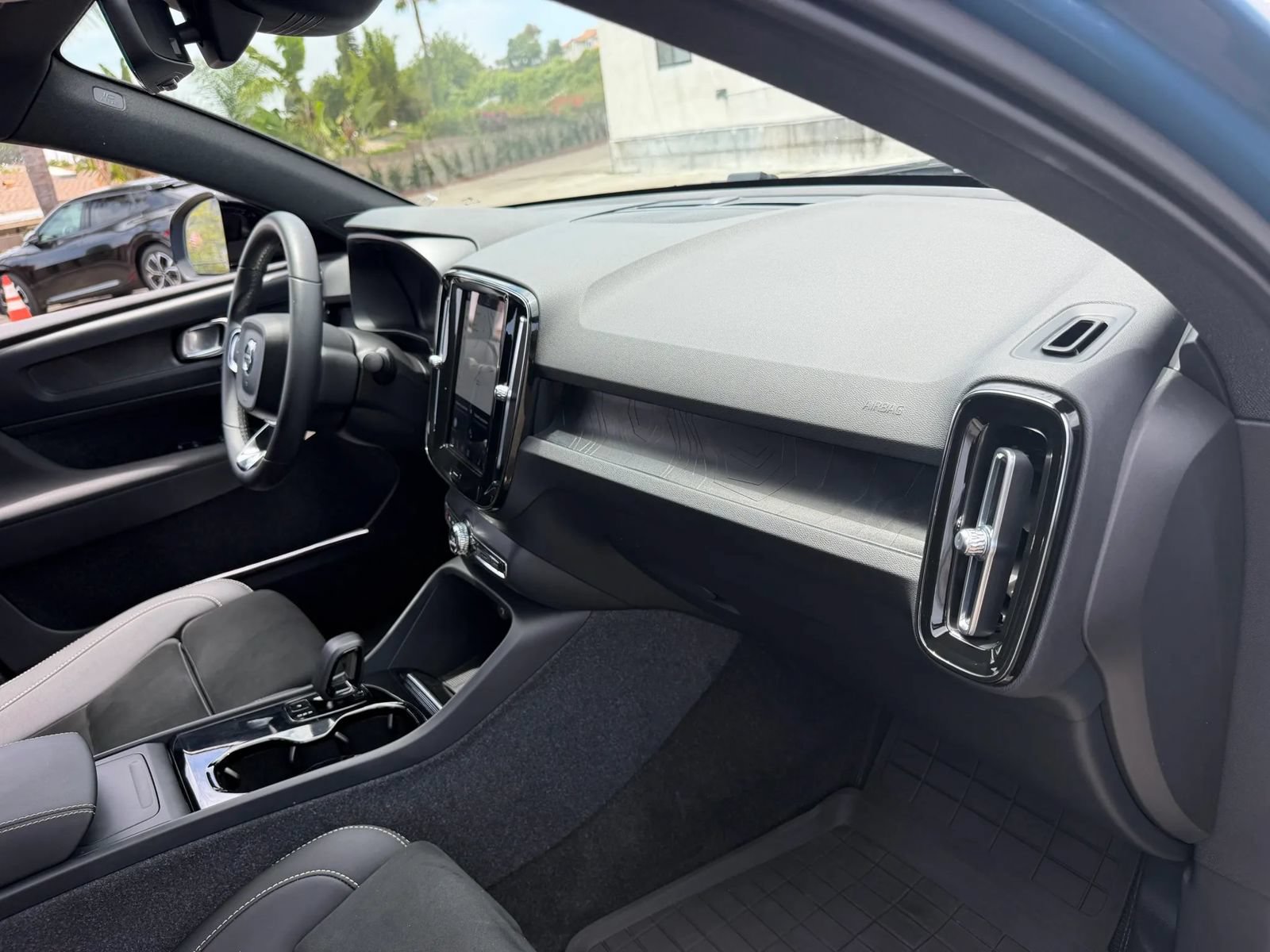 Used 2023 Volvo C40 P8 Recharge Plus w/ Protection Package Premier AWD/4WD image 25