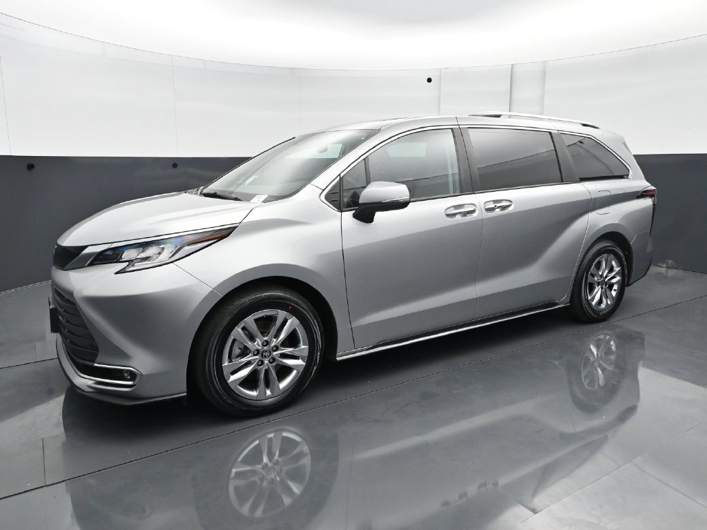 Used 2024 Toyota Sienna Limited AWD/4WD image 2