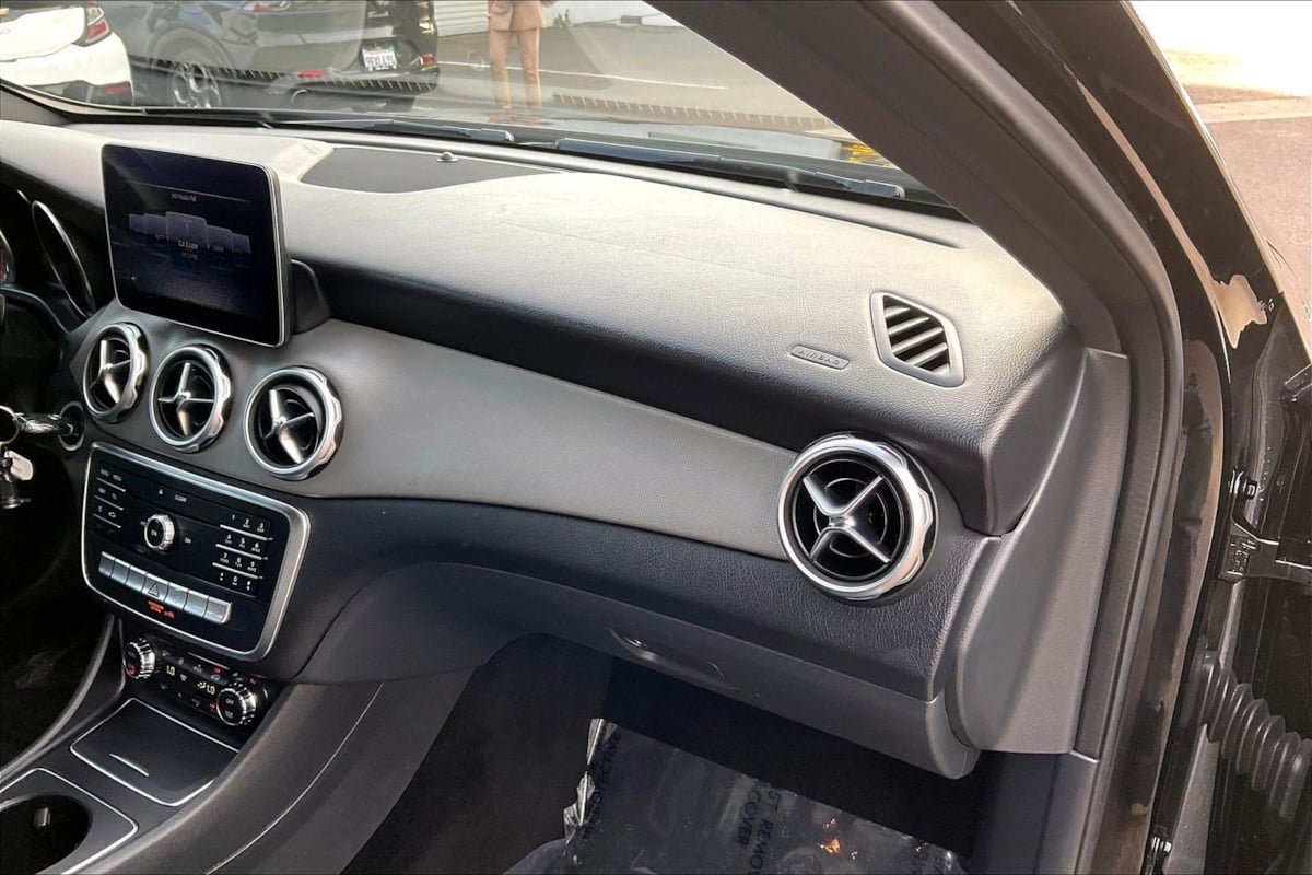 Used 2019 Mercedes-Benz GLA 250 image 14