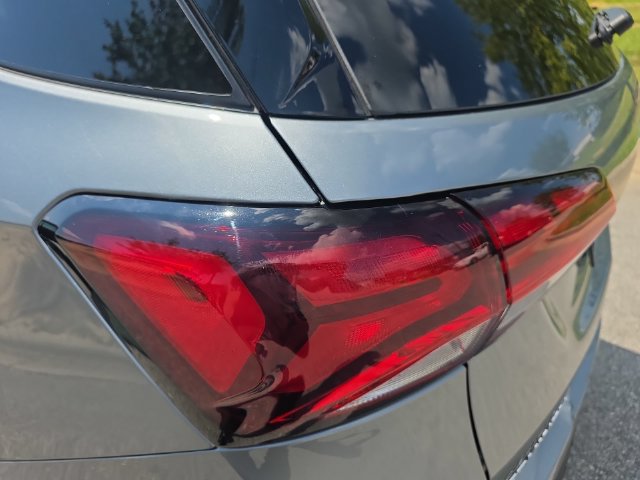 Used 2024 Chevrolet Equinox LT FWD image 34