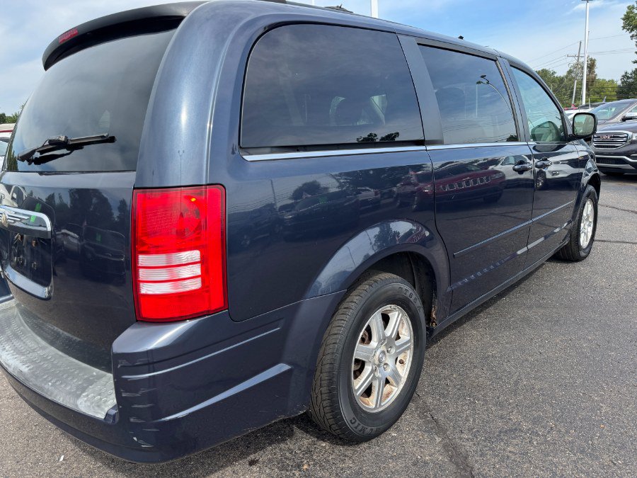 Used 2008 Chrysler Town & Country Touring FWD image 11