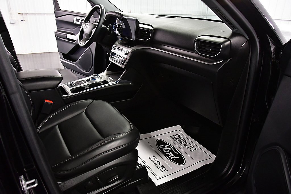 Used 2022 Ford Explorer XLT w/ Equipment Group 202A image 30