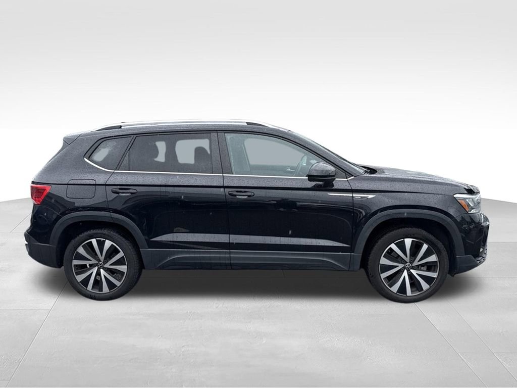 Used 2022 Volkswagen Taos SE AWD/4WD image 3