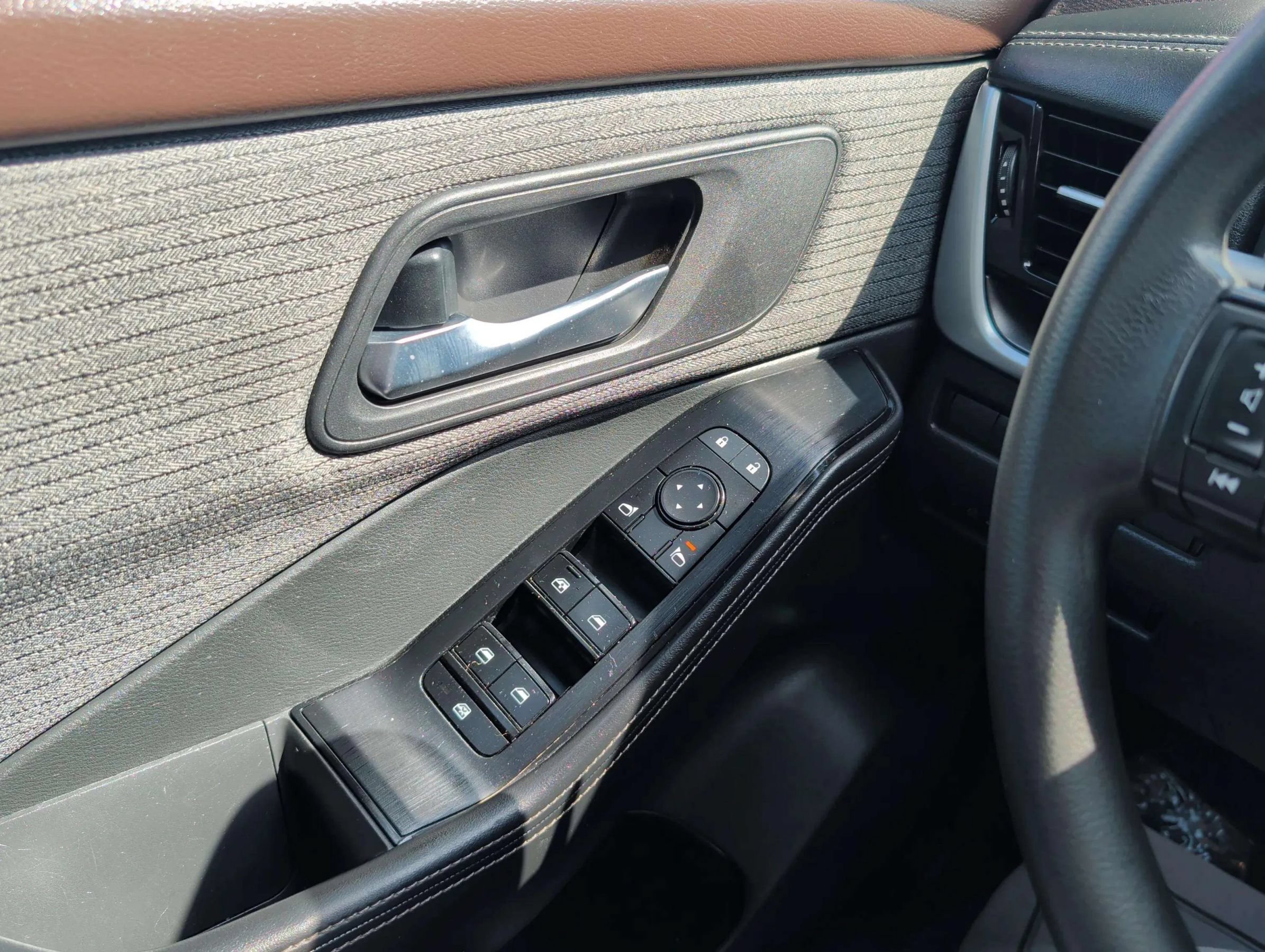 Used 2022 Nissan Rogue SV FWD image 27