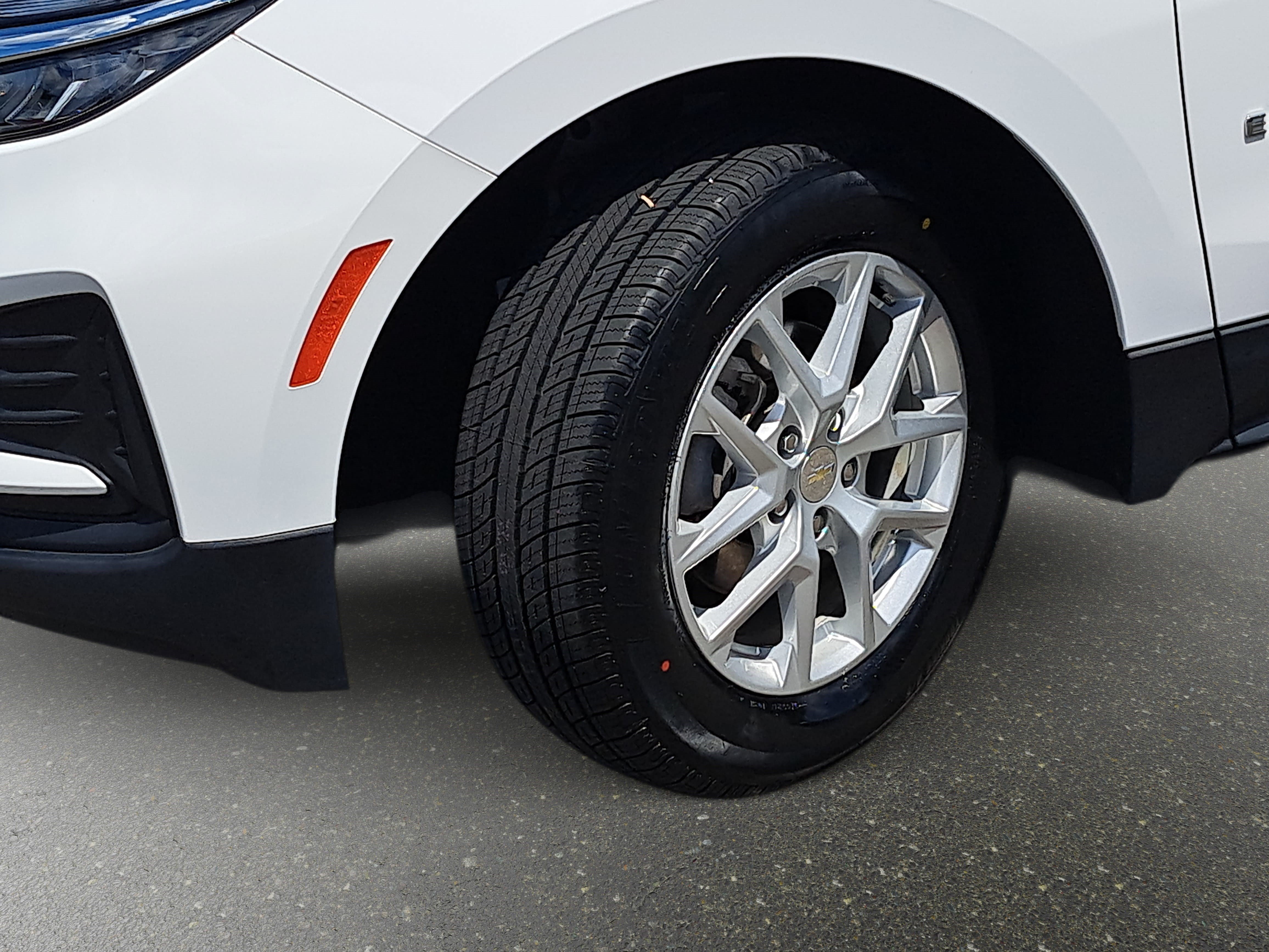 Used 2023 Chevrolet Equinox LS FWD image 29