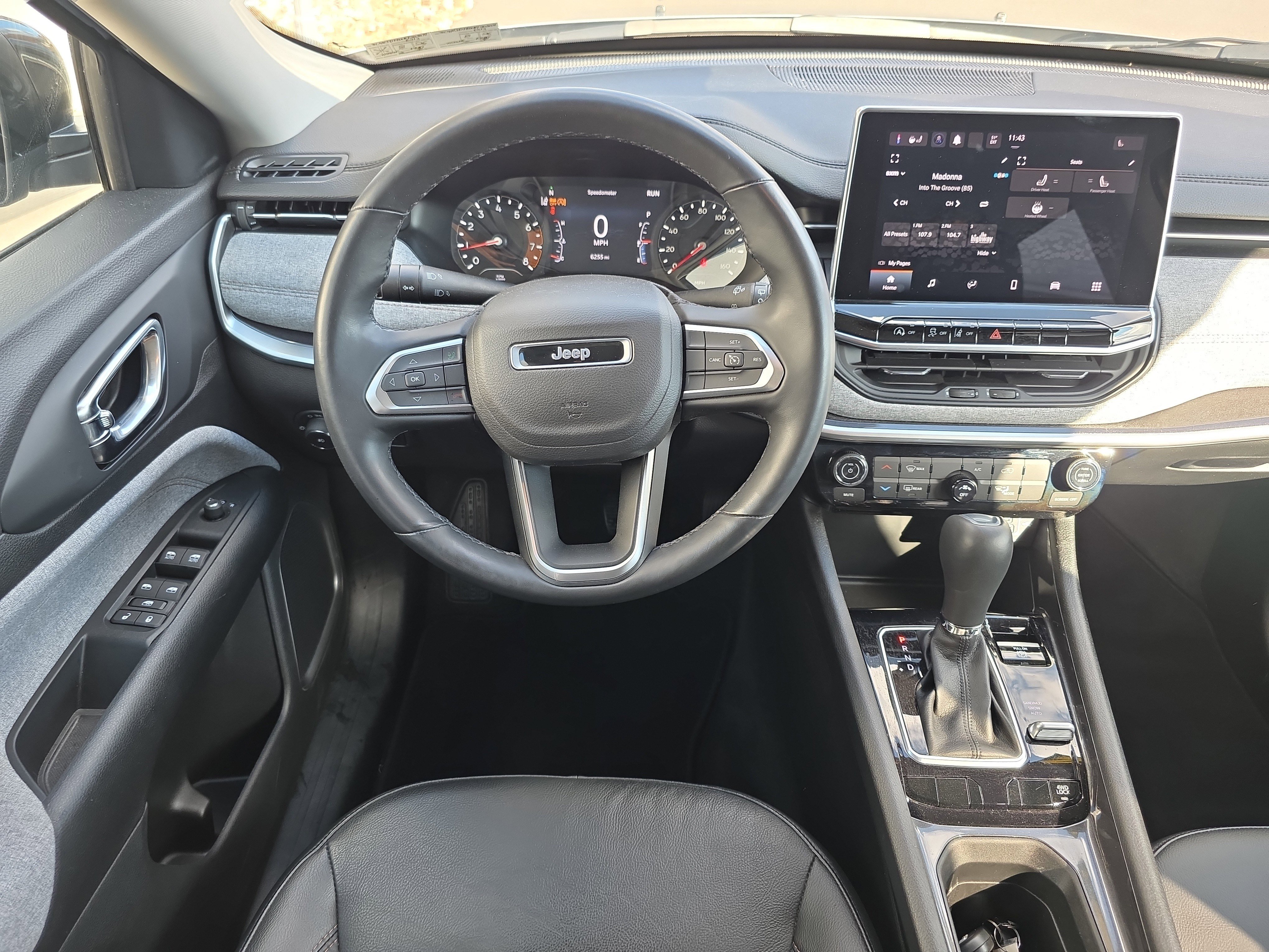 Used 2022 Jeep Compass Latitude image 3
