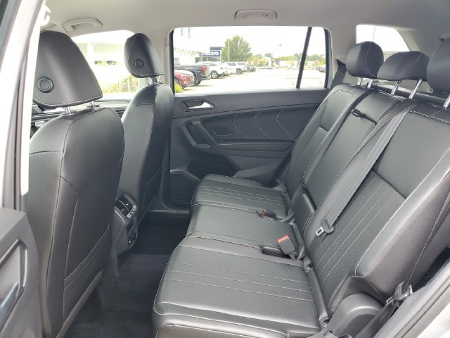 Used 2022 Volkswagen Tiguan SE FWD image 12