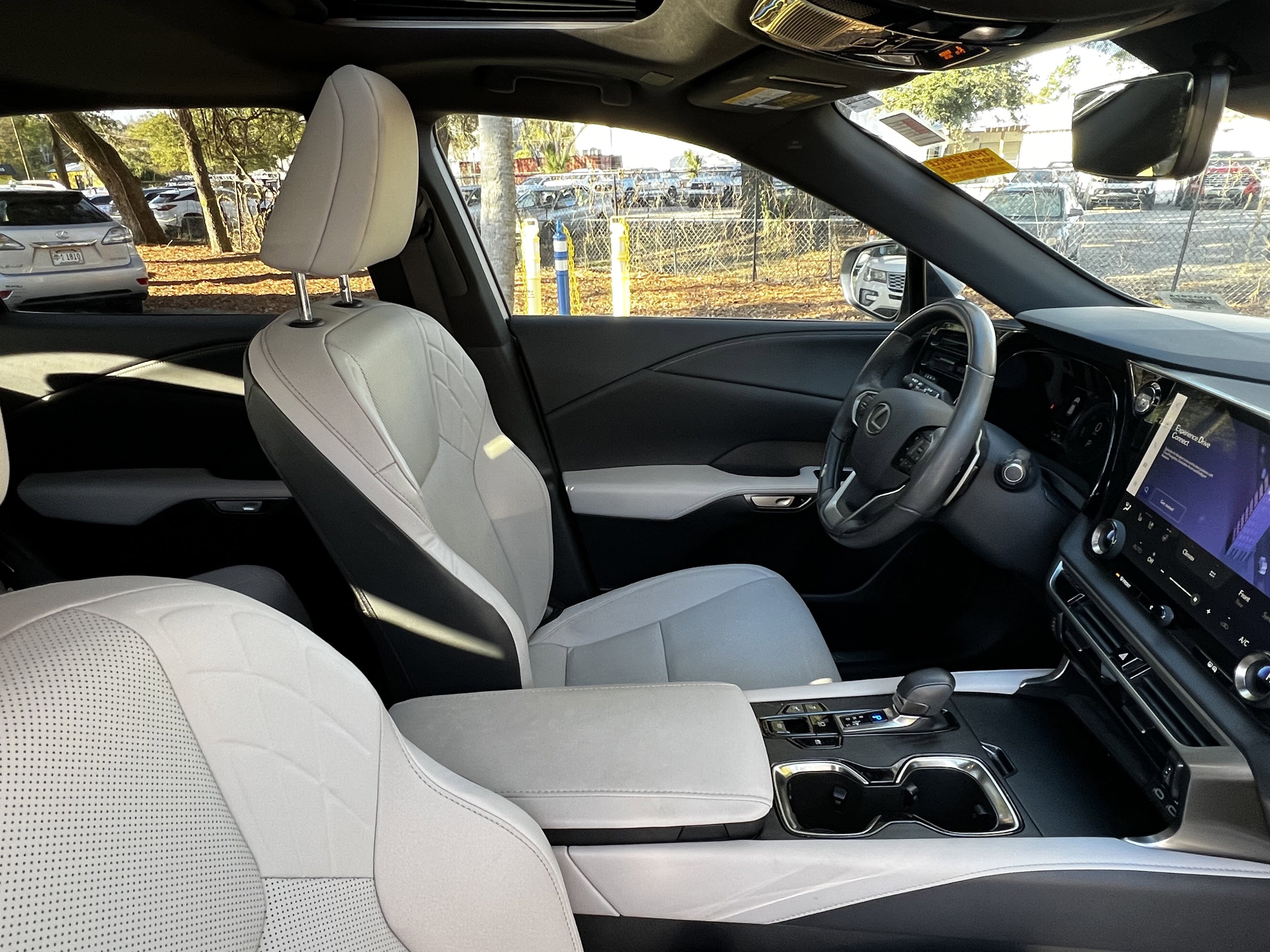 Used 2023 Lexus RX 350h image 46