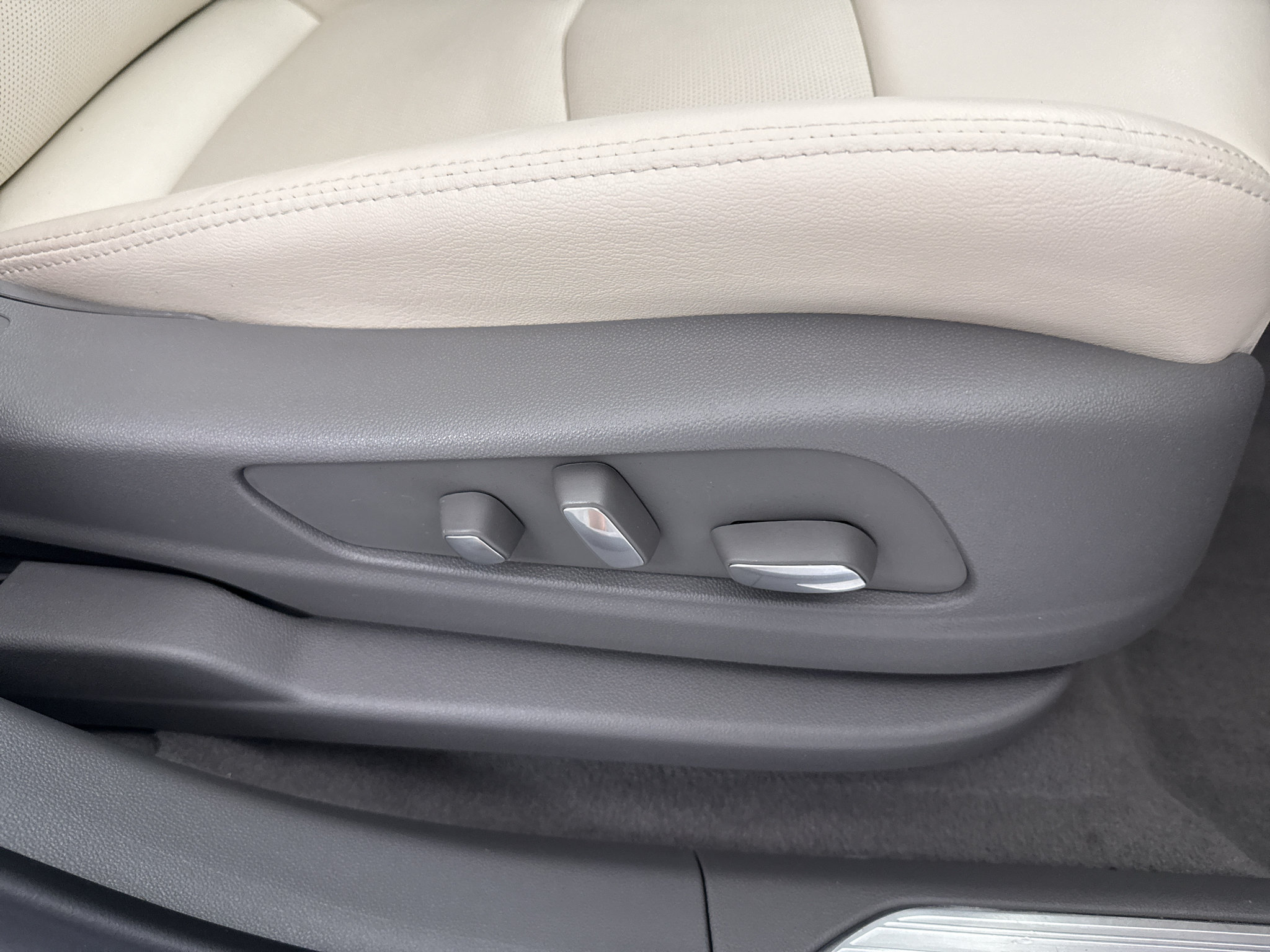 Used 2024 Cadillac XT5 Premium Luxury FWD image 31