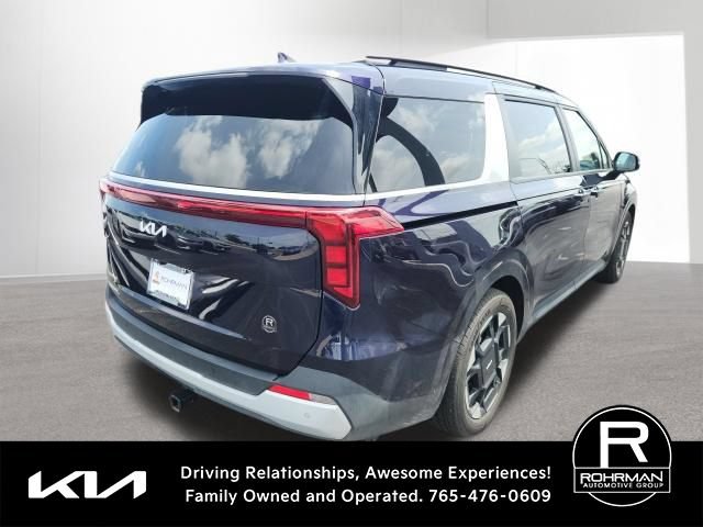 Used 2025 Kia Carnival EX FWD image 4