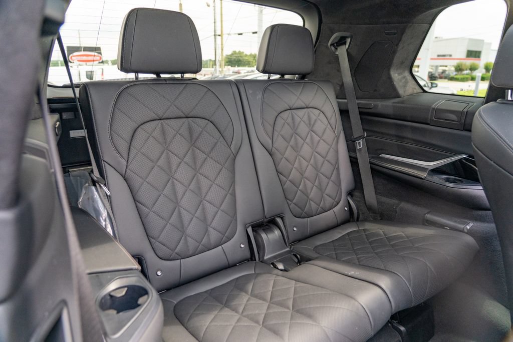 Used 2023 BMW X7 xDrive40i w/ M Sport Package AWD/4WD image 19