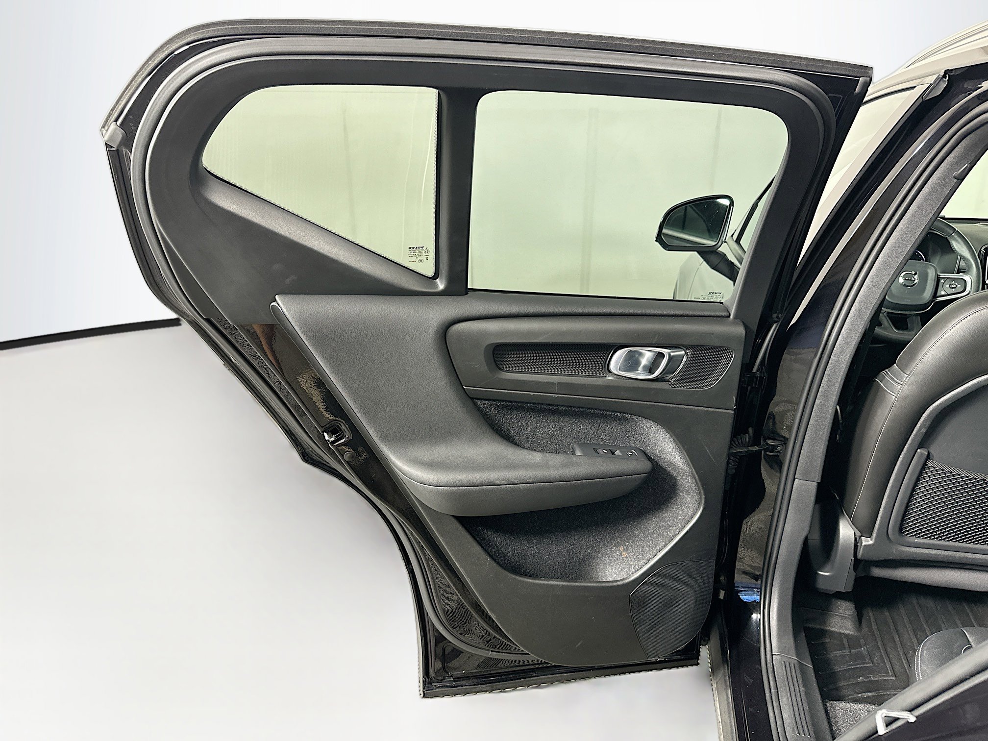 Used 2019 Volvo XC40 T5 Momentum AWD/4WD image 33