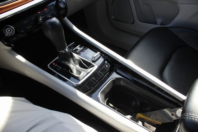 Used 2024 Jeep Compass Limited image 11