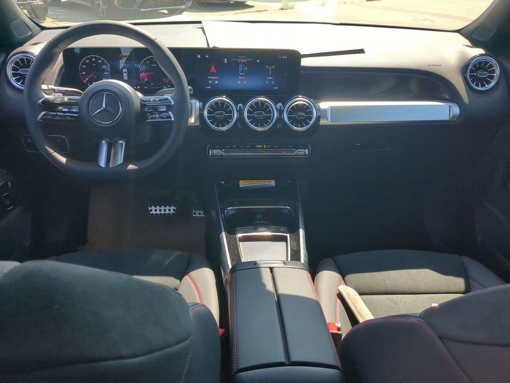 New 2024 Mercedes-Benz GLB 250 image 2