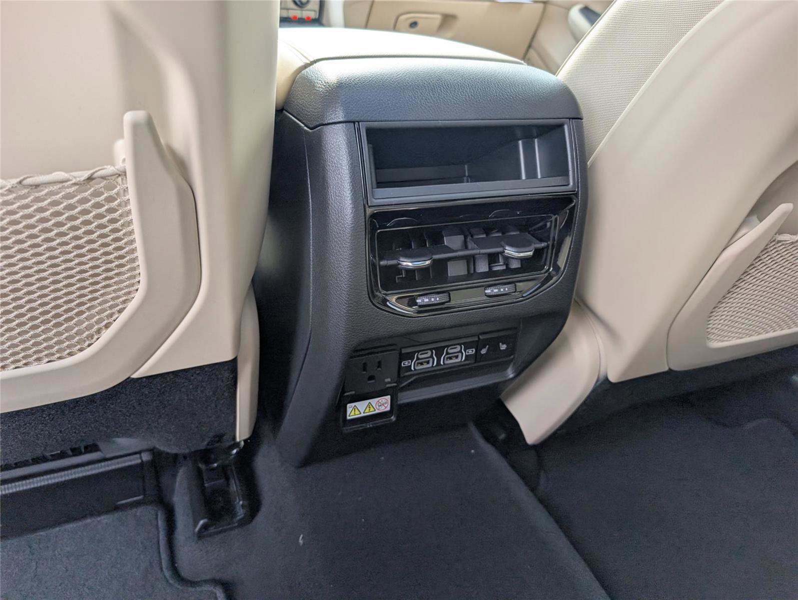 New 2025 Jeep Grand Cherokee Limited w/ Luxury Tech Group II image 32