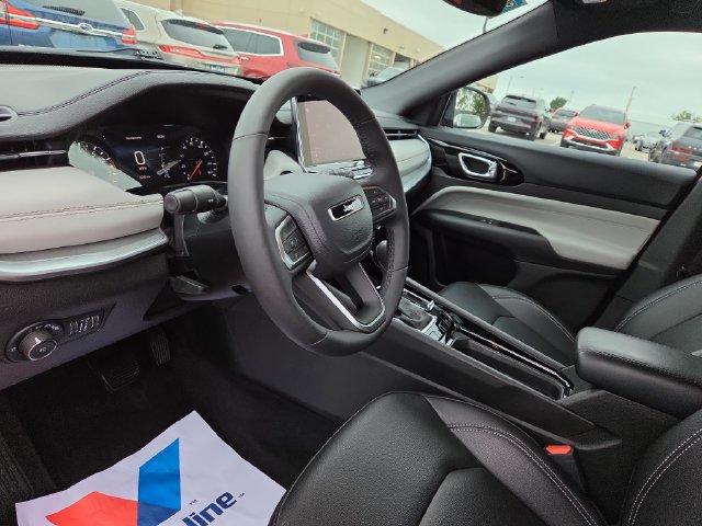 Used 2025 Jeep Compass Limited AWD/4WD image 26