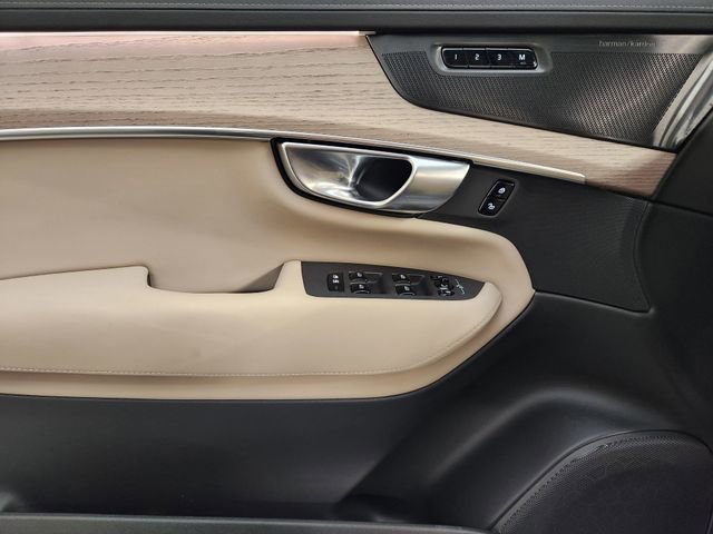 New 2026 Volvo XC90 B6 Plus w/ Protection Package Premier image 24
