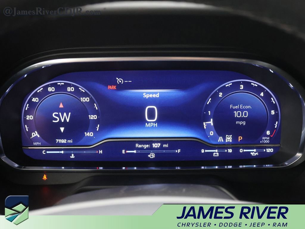 Used 2024 Chevrolet Suburban LT image 30
