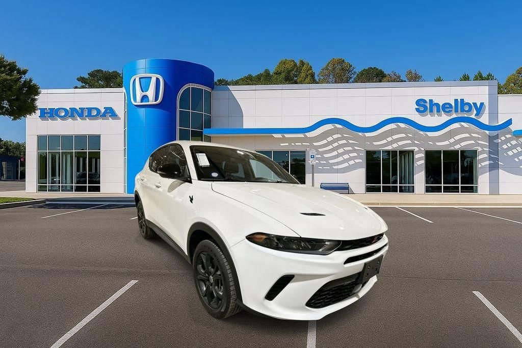 Used 2024 Dodge Hornet GT w/ GT Blacktop Package image 2