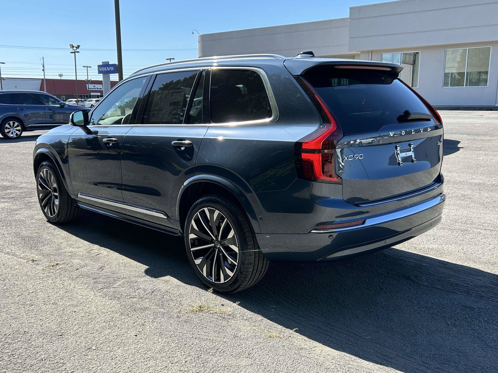 New 2026 Volvo XC90 B6 Plus w/ Protection Package Premier AWD/4WD image 5