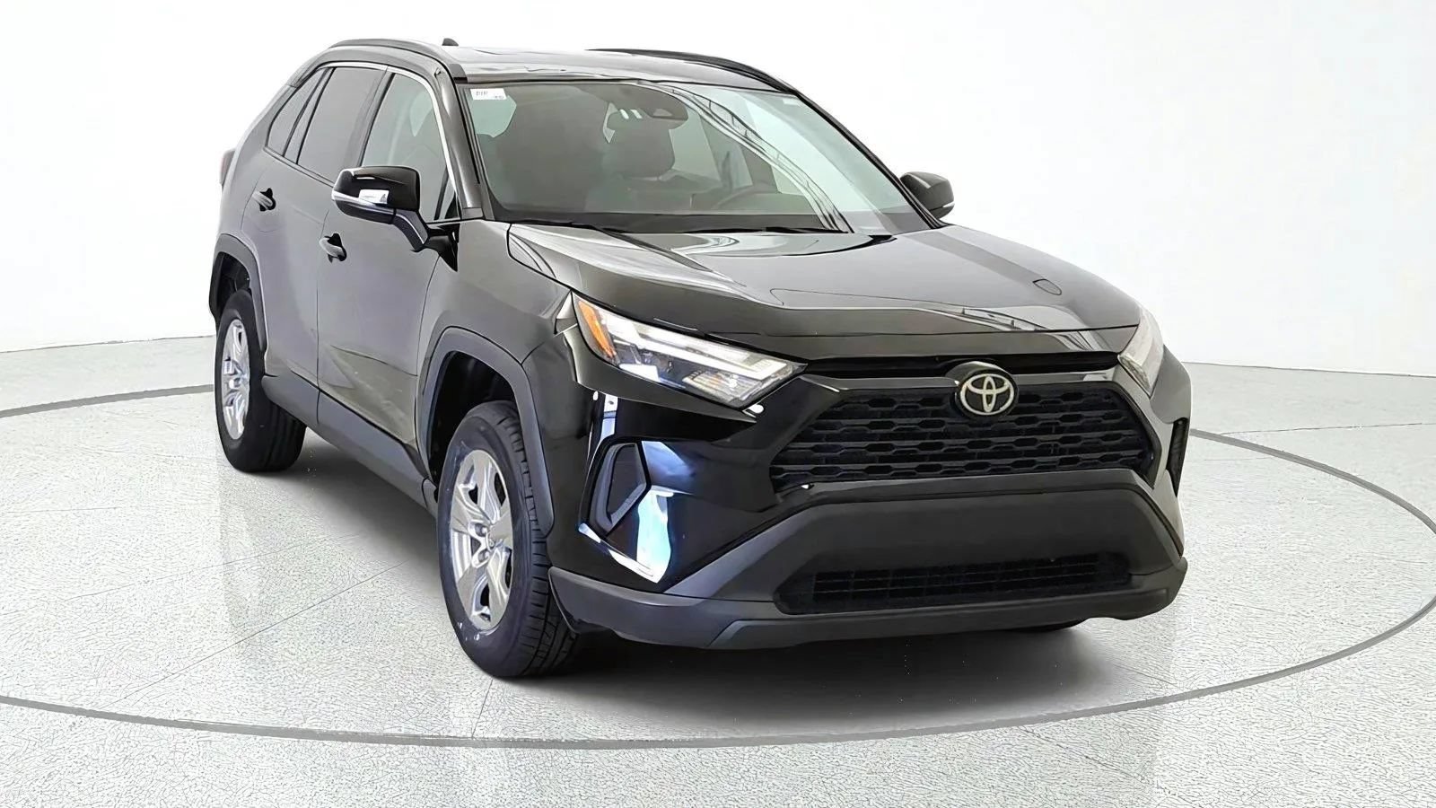 Used 2024 Toyota RAV4 XLE FWD image 2