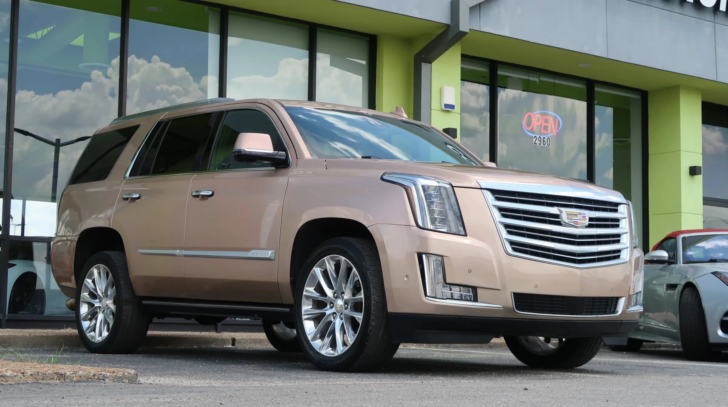 Used 2020 Cadillac Escalade Platinum AWD/4WD image 6